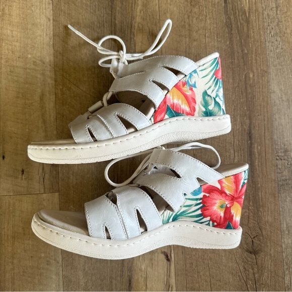 Born Piru Floral Wedge Sandals - Picture 7 of 11